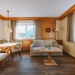 Anthony's Alpin Garni ホテル 4*