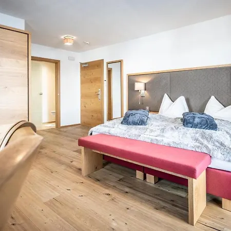 Anthony's Alpin Garni Hotel 4*